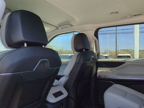 New 2026 Lincoln Navigator Premiere image 21