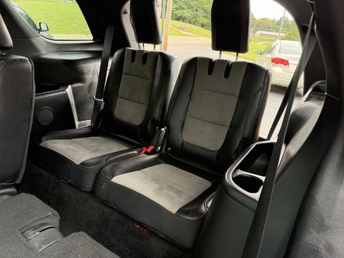 Used 2017 Ford Explorer XLT w/ Equipment Group 202A AWD/4WD image 7