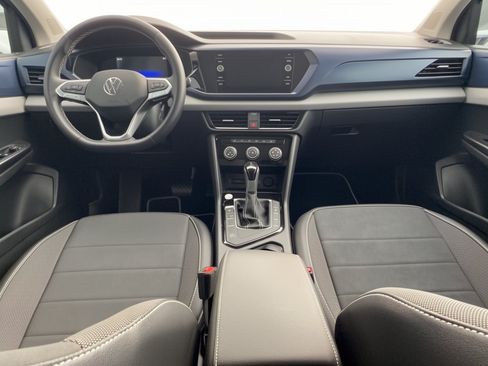 Certified 2023 Volkswagen Taos SE w/ Panoramic Sunroof Package FWD image 4