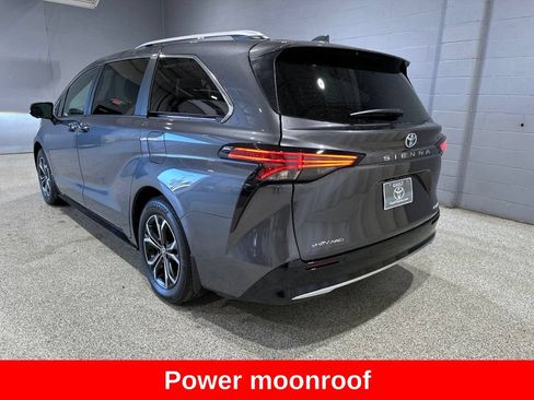 Used 2025 Toyota Sienna Platinum AWD/4WD image 8