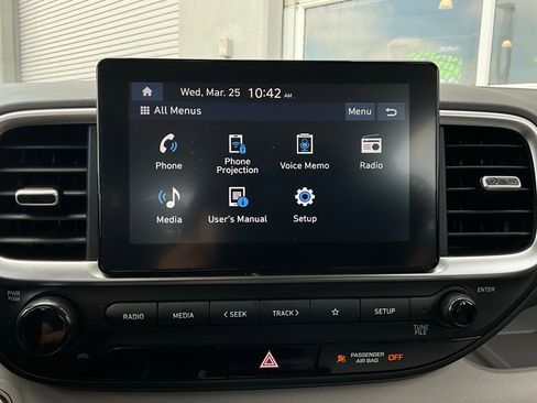 Used 2025 Hyundai Venue SEL image 30