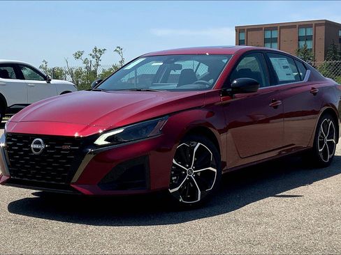 New 2025 Nissan Altima 2.5 SR w/ SR Premium Package image 2