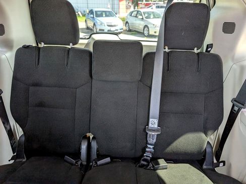 Used 2015 Dodge Grand Caravan SXT image 23