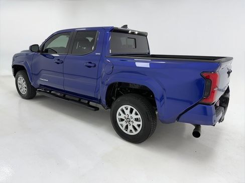 Used 2025 Toyota Tacoma SR5 w/ SR5 Upgrade Package image 37