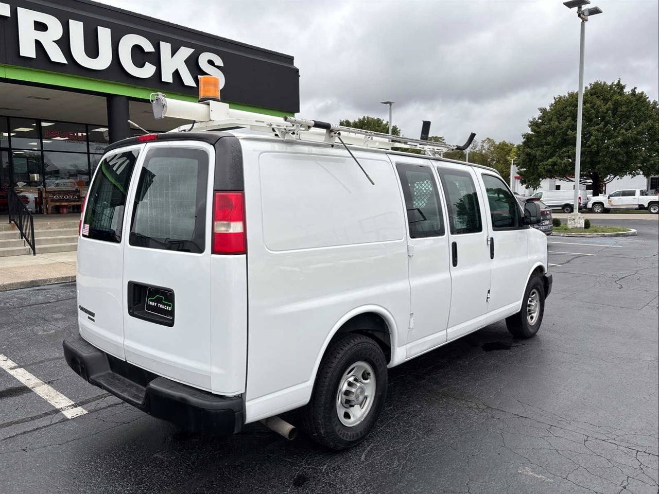 Used 2012 Chevrolet Express 2500 RWD image 8