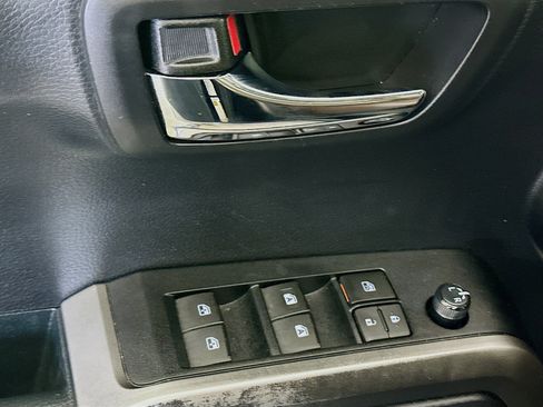 Used 2020 Toyota Tacoma Limited AWD/4WD image 15