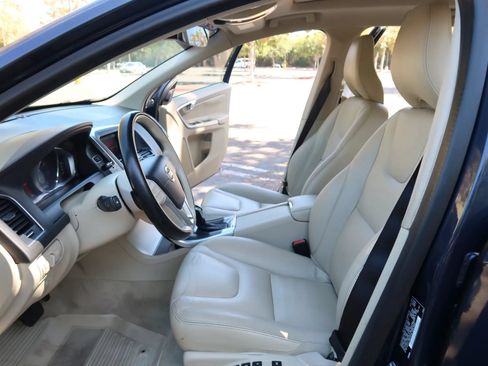 Used 2015 Volvo XC60 T5 w/ Protection Package AWD/4WD image 9