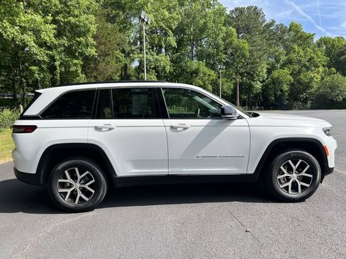 Certified 2025 Jeep Grand Cherokee Limited AWD/4WD image 2