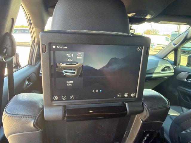Used 2019 Chrysler Pacifica Touring-L Plus w/ Advanced Safetytec Group FWD image 5