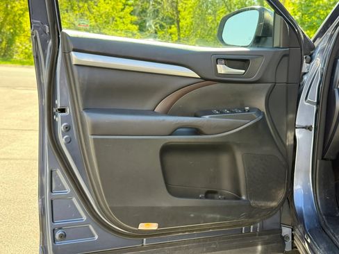 Used 2016 Toyota Highlander XLE AWD/4WD image 8