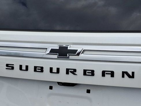 Used 2024 Chevrolet Suburban High Country w/ Premium Package AWD/4WD image 30