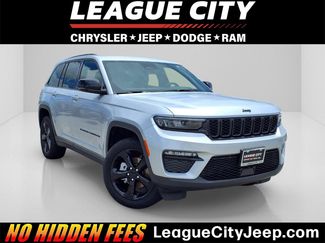 Used 2025 Jeep Grand Cherokee Limited w/ Black Appearance Package AWD/4WD video 1