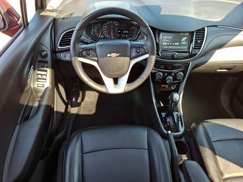 Used 2017 Chevrolet Trax Premier w/ Driver Confidence II Package AWD/4WD image 11