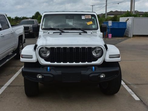 Used 2024 Jeep Wrangler Unlimited AWD/4WD image 2