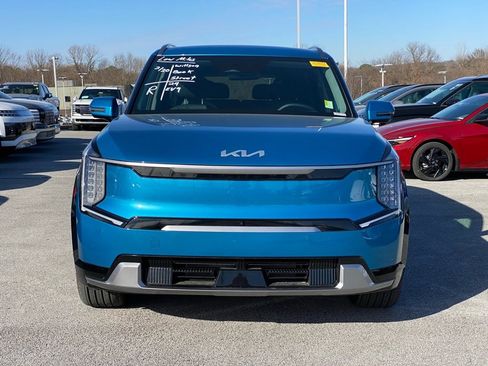 Used 2024 Kia EV9 Land image 2