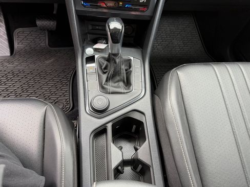 Used 2022 Volkswagen Tiguan SE AWD/4WD image 21