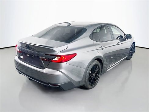 Used 2025 Toyota Camry LE image 7