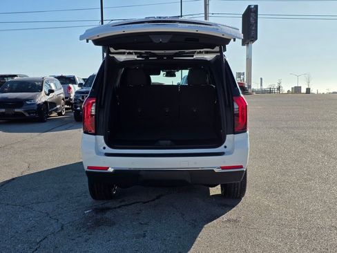 New 2026 GMC Yukon XL Elevation image 7