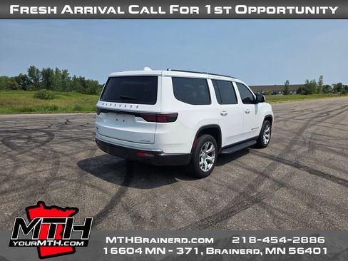 Used 2022 Jeep Wagoneer Series II AWD/4WD image 8