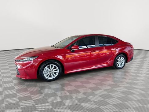 Used 2025 Toyota Camry LE w/ Convenience Package image 7