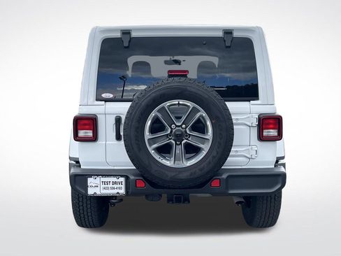 Used 2022 Jeep Wrangler Unlimited Sahara w/ Cold Weather Group image 4