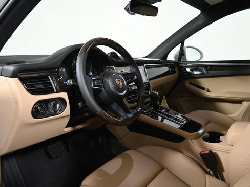Used 2026 Porsche Macan AWD/4WD image 4