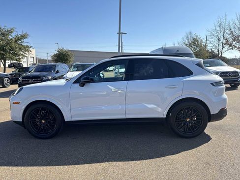Used 2025 Porsche Cayenne image 3