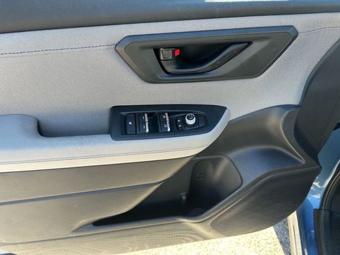 Used 2025 Subaru Forester Premium image 23