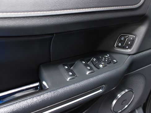 Used 2024 Ford Expedition XLT RWD image 21