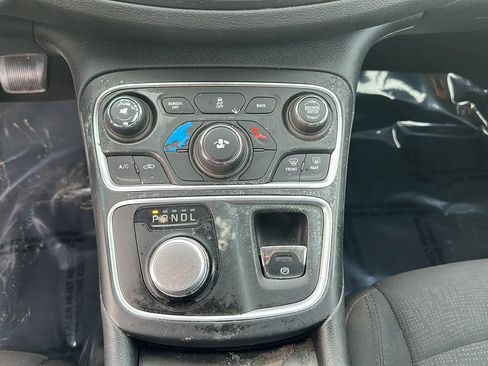 Used 2016 Chrysler 200 Limited w/ Convenience Group image 35