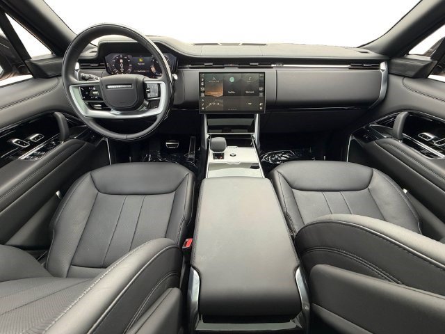 Used 2025 Land Rover Range Rover Long Wheelbase SE AWD/4WD image 12