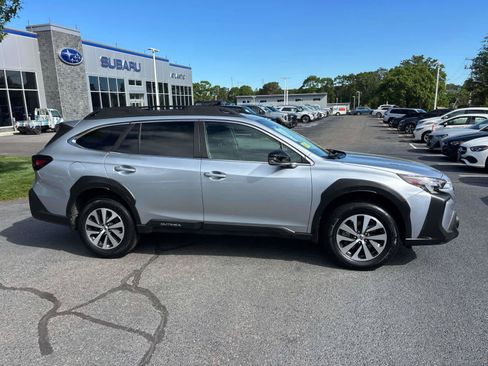 Used 2023 Subaru Outback Premium AWD/4WD image 2