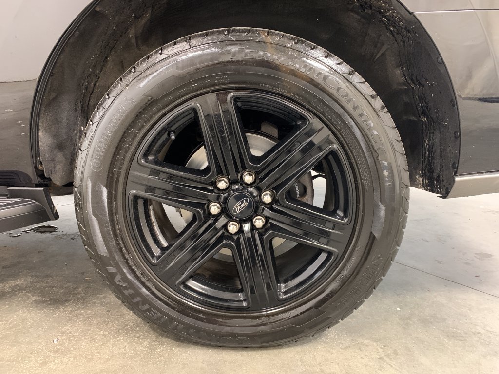 Used 2021 Ford Expedition XLT w/ Black Accent Package AWD/4WD image 23
