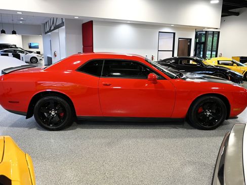 Used 2014 Dodge Challenger R/T RWD image 5
