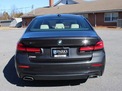 Used 2023 BMW 530i xDrive 530i xDrive w/ Premium Package image 8