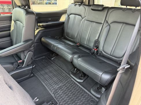 Used 2024 Jeep Wagoneer Series II AWD/4WD image 15