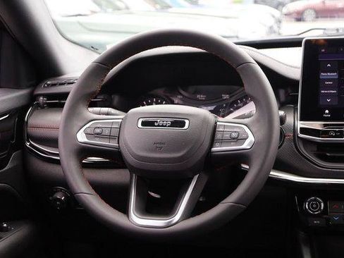 Used 2025 Jeep Compass Trailhawk AWD/4WD image 22