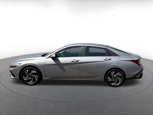 Used 2025 Hyundai Elantra Limited FWD image 10