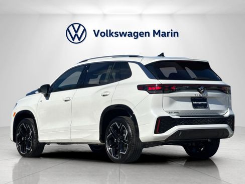 New 2026 Volkswagen Tiguan SEL R-Line image 3