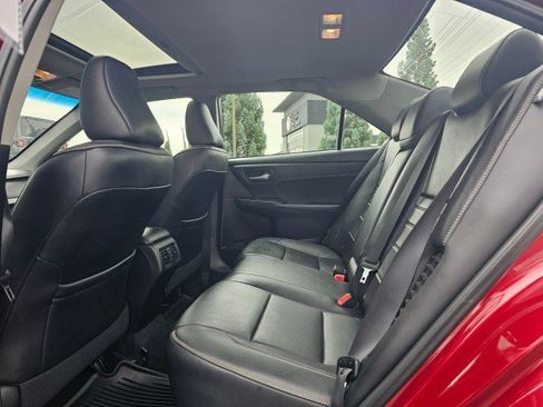 Used 2015 Toyota Camry XLE w/ Moonroof Package FWD image 19