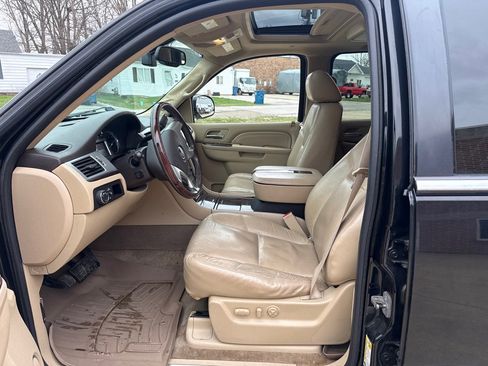 Used 2011 Cadillac Escalade ESV Premium image 10