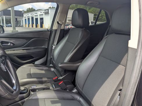 Used 2022 Buick Encore Preferred w/ Safety Package image 14