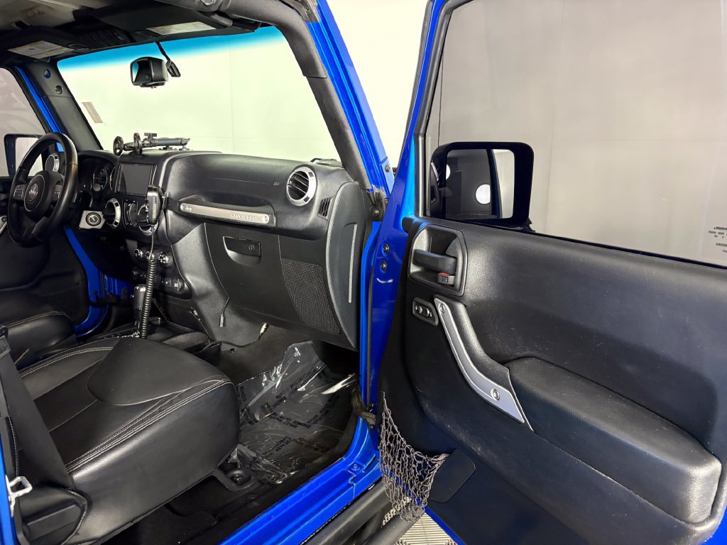 Used 2016 Jeep Wrangler Unlimited Rubicon w/ Connectivity Group AWD/4WD image 30