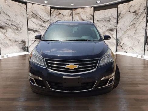 Used 2016 Chevrolet Traverse LT w/ Style and Technology Package image 2
