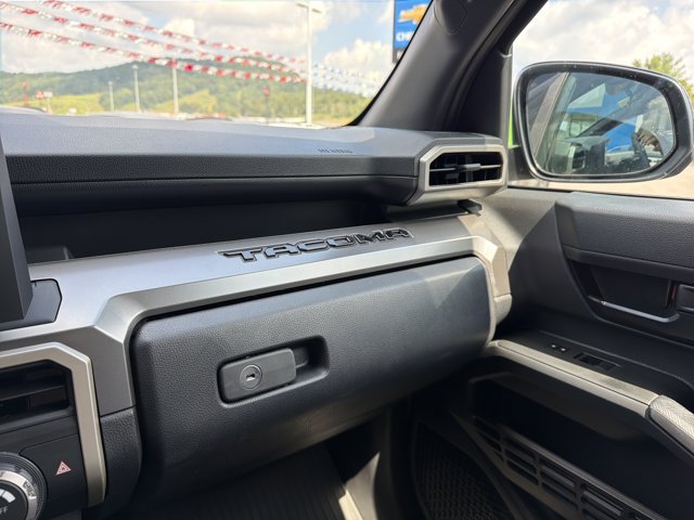 Used 2024 Toyota Tacoma SR5 AWD/4WD image 22