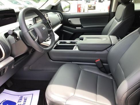 New 2026 Ford Expedition Active RWD image 2