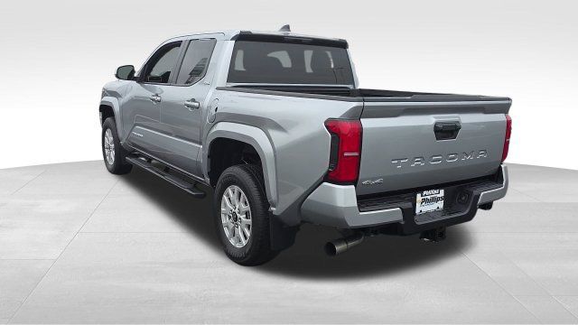 Used 2024 Toyota Tacoma SR5 AWD/4WD image 9