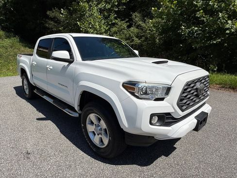 Used 2020 Toyota Tacoma TRD Sport AWD/4WD image 4