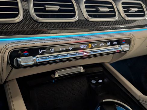 Used 2024 Mercedes-Benz GLS 63 AMG 4MATIC image 37