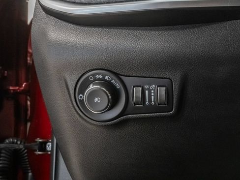 Used 2022 Jeep Compass Latitude FWD image 12